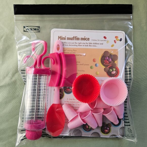 Cupcake Decorating Set‎ with 10 Recipe Cards in English and French - Picture 6 of 6